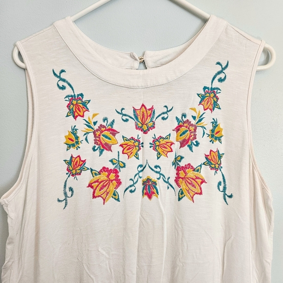 5/$30 Style & Co. White Flowy Floral Sleeveless Top w/ Vintage Embroidered Front - Picture 2 of 6